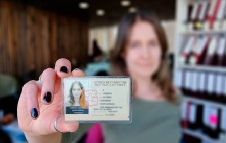 Cómo puedo obtener la licencia de conducir si soy extranjero en Chile de manera rápida