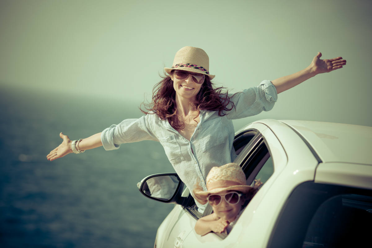 Conducir un auto en verano: 6 recomendaciones para pasarla bien